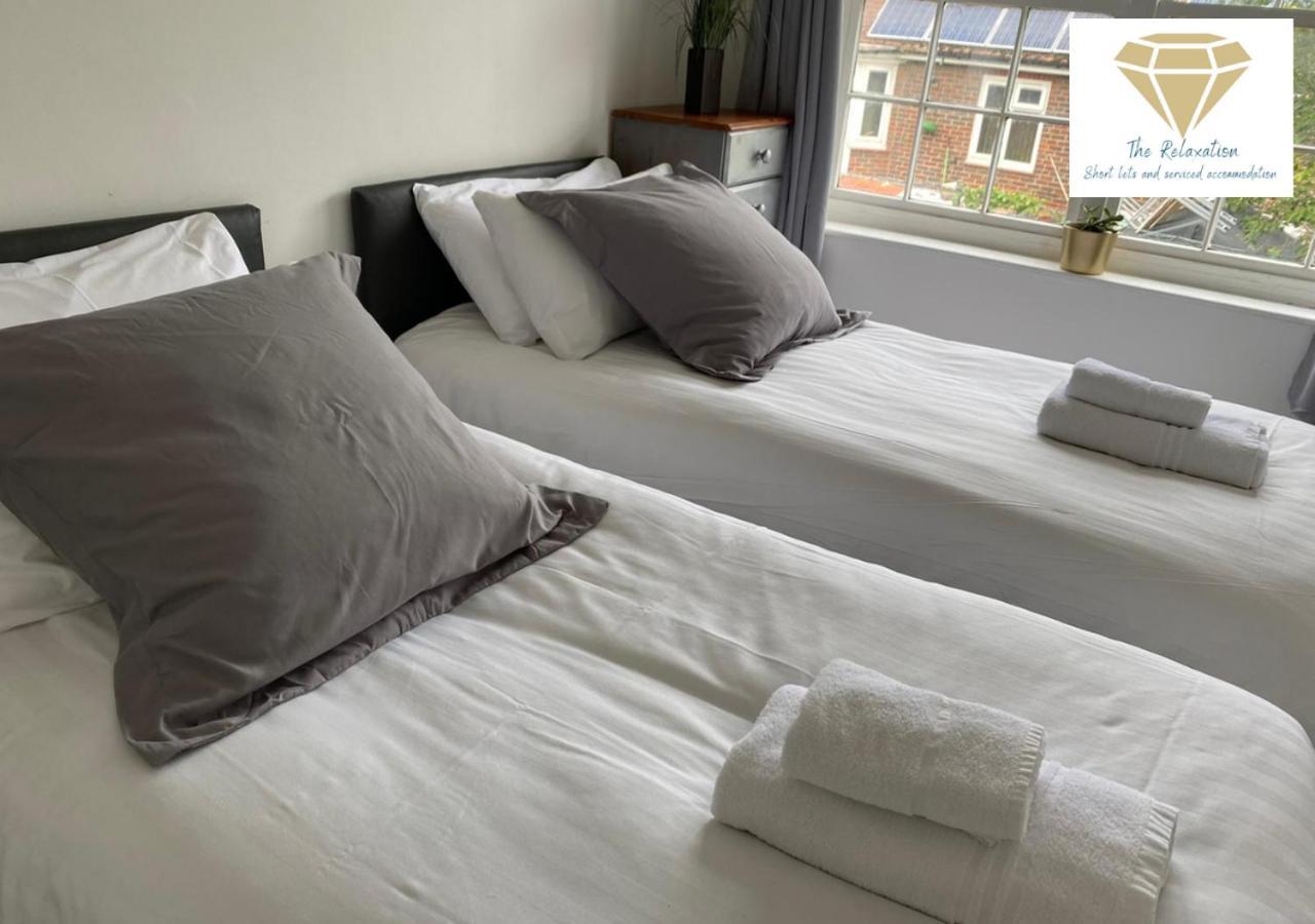 2 Bed Apartment-5 Guests - Business-Relocation-Parking - The Brighton Short Stay & Serviced Apartments Exterior foto