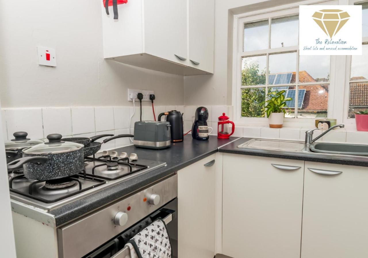 2 Bed Apartment-5 Guests - Business-Relocation-Parking - The Brighton Short Stay & Serviced Apartments Exterior foto